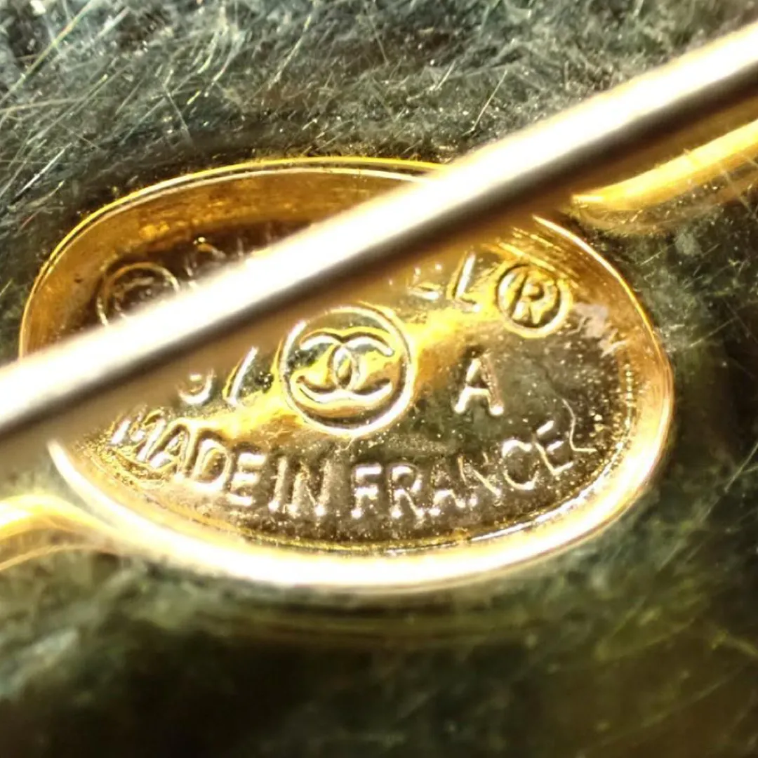 Vintage CHANEL golden chain frame turn lock CC pin brooch. Gorgeous jewelry. Coco mark brooch. 061015ac1